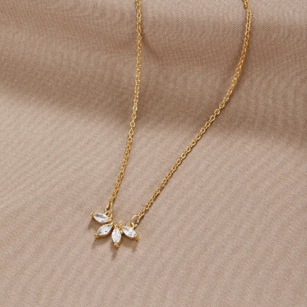 Leaf Pendant Necklace